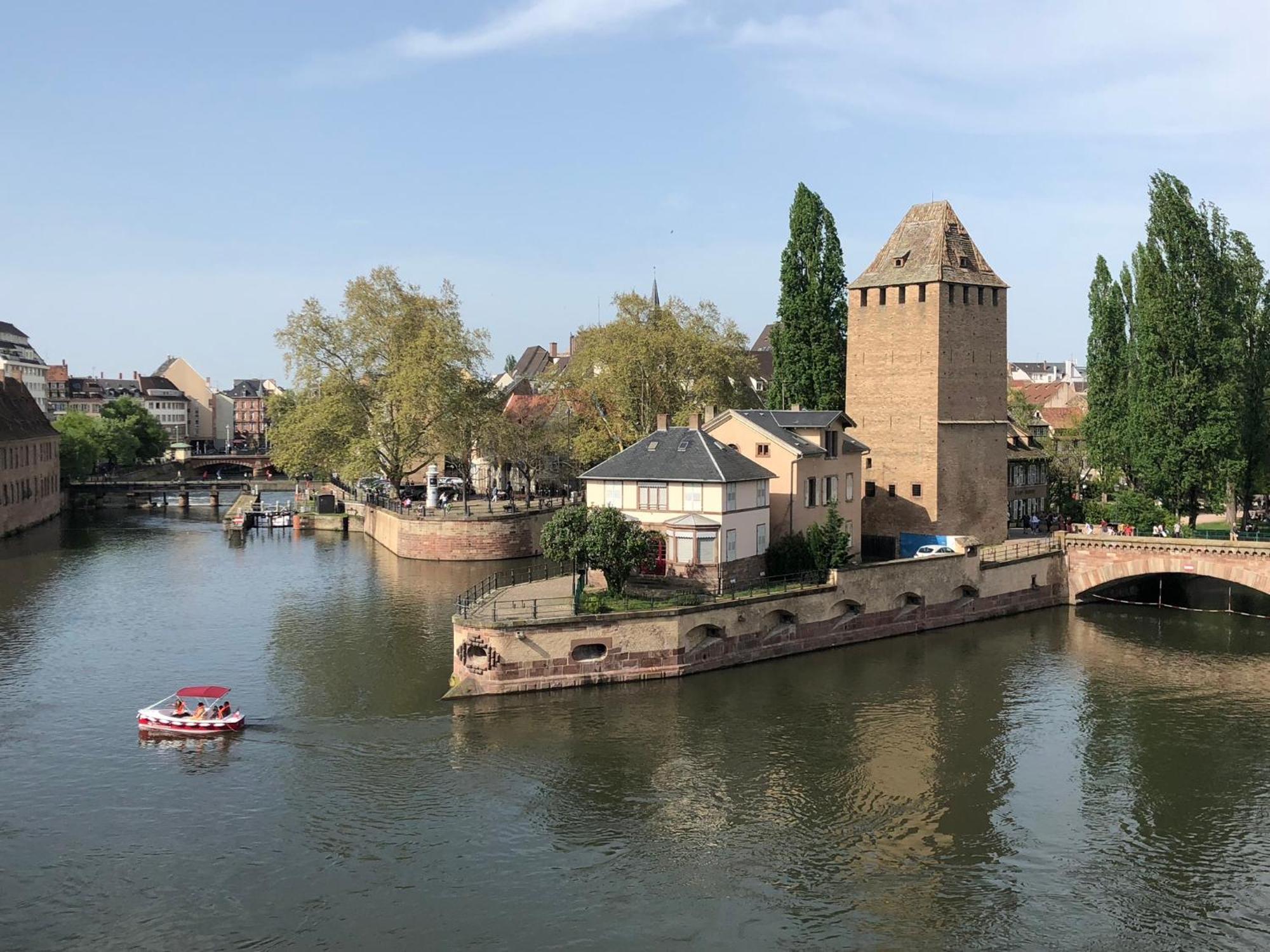 Luminous Apartment In Kehl Near Strasbourg, Conveniently Located Next To A Tram Stop With Direct Access To Strasbourg City Centre Esterno foto