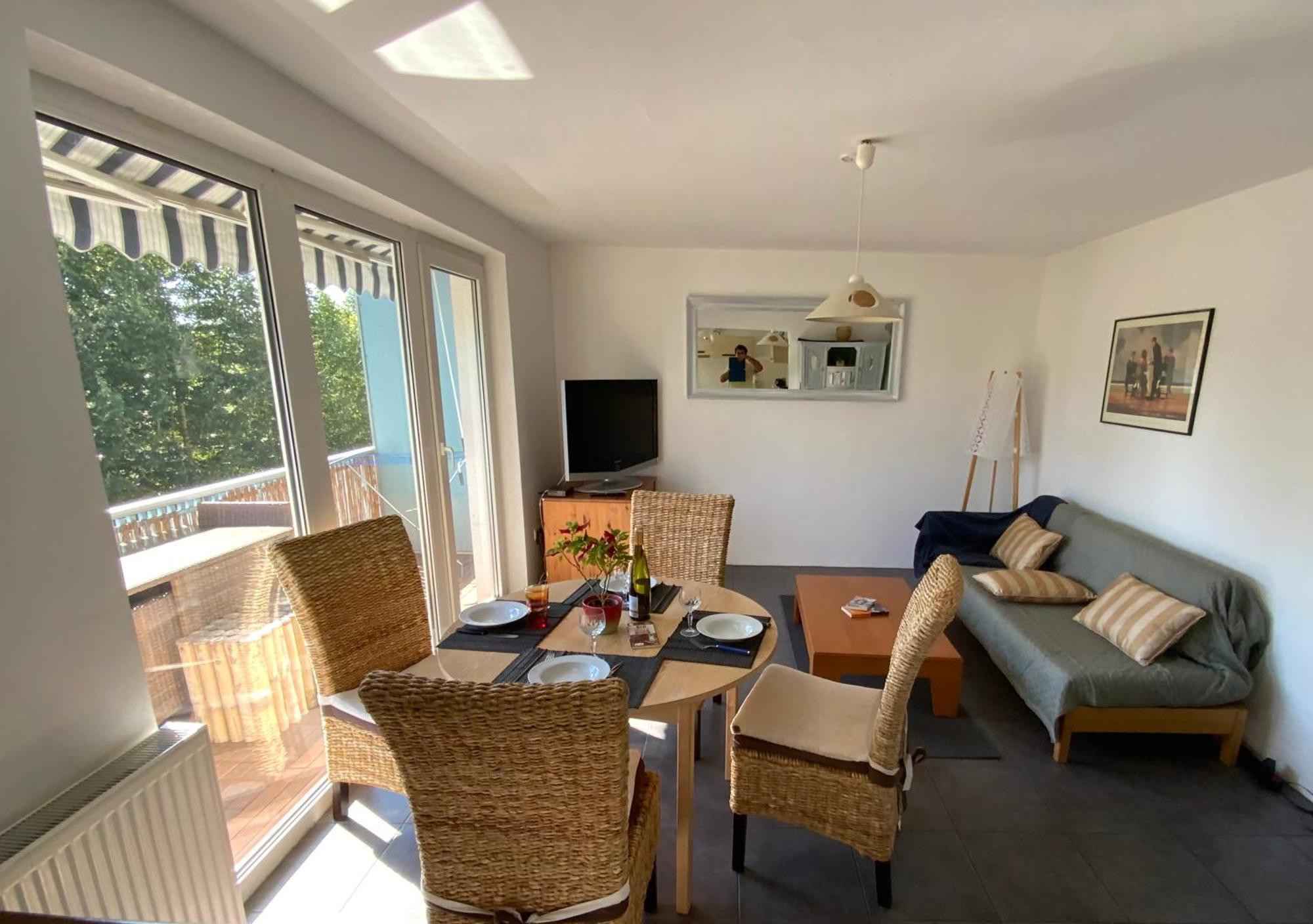 Luminous Apartment In Kehl Near Strasbourg, Conveniently Located Next To A Tram Stop With Direct Access To Strasbourg City Centre Esterno foto